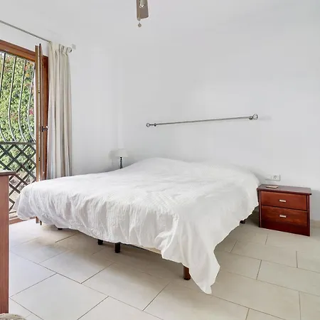 2 Bedroom Calle Carabeo, Free Wi-fi Apartment