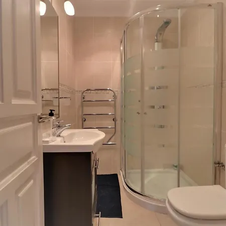 2 Bedroom Calle Carabeo, Free Wi-fi Apartment