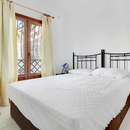 2 Bedroom Calle Carabeo, Free Wi-fi Apartment Nerja
